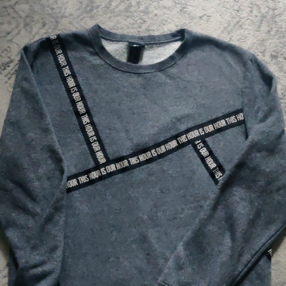 H&M gray sweatshirt